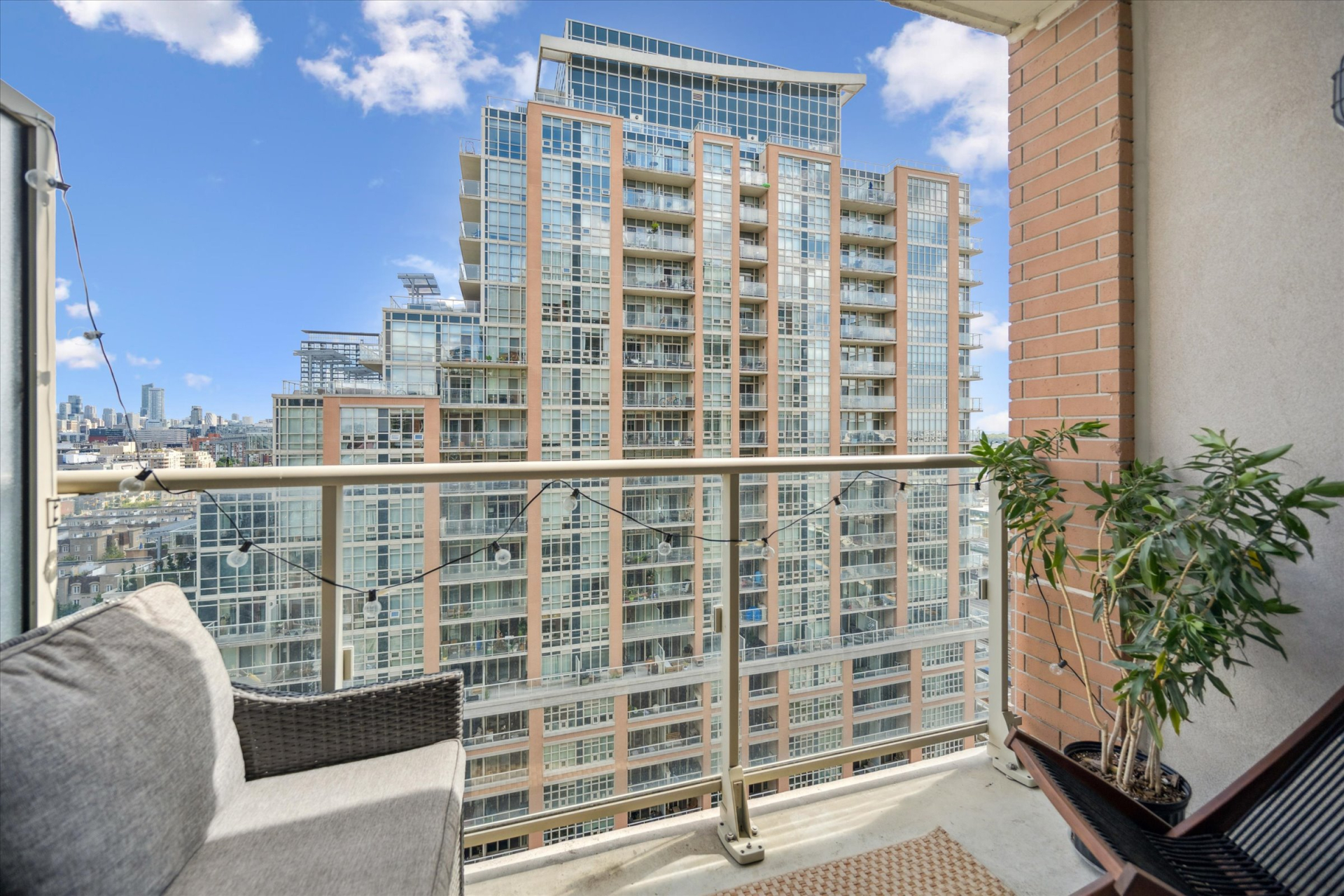 20 E Liberty St 