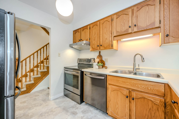 012 2 Pickwick Place Guelph 