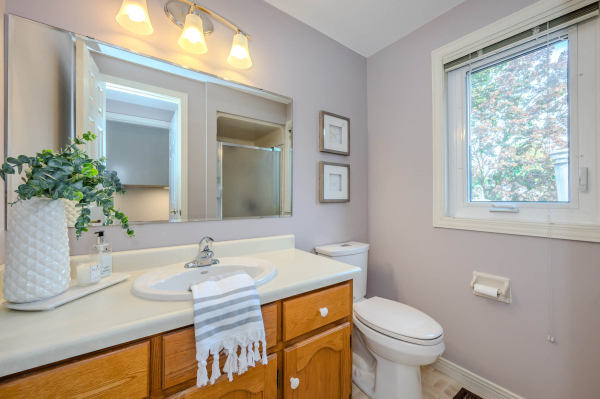 037 2 Pickwick Place Guelph 