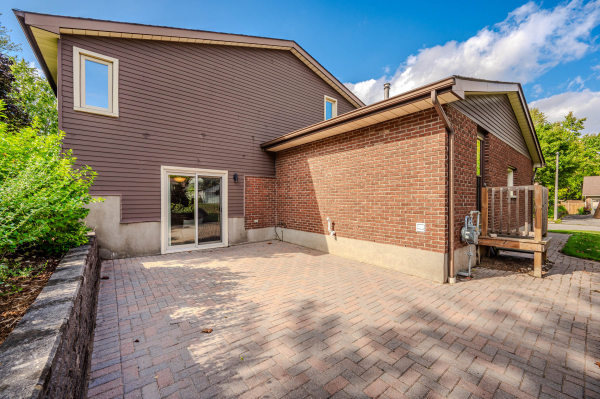 041 2 Pickwick Place Guelph 