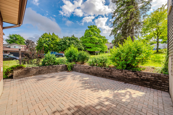 042 2 Pickwick Place Guelph 