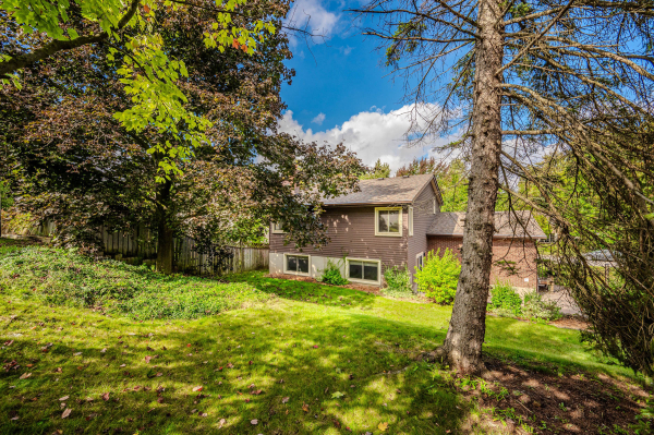 046 2 Pickwick Place Guelph 