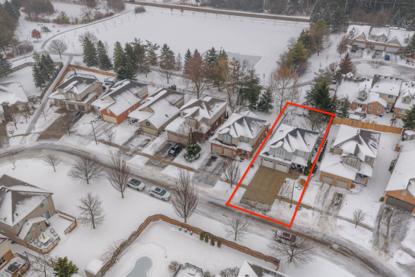 057 610rockpoint house with lines