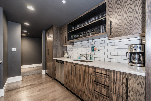 34 53 73 Arthur St S Guelph Party Room 