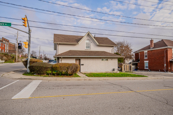 57 BEVERLY Street Unit 102 Cambridge Ontario N1R 3Z6 