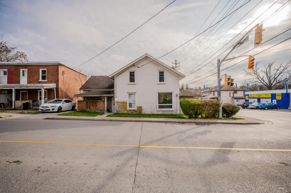 57 BEVERLY Street Unit 102 Cambridge Ontario N1R 3Z6 