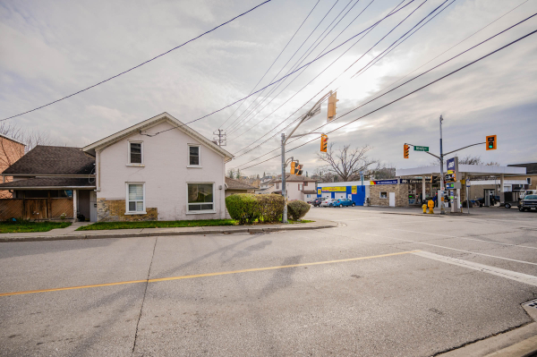 57 BEVERLY Street Unit 102 Cambridge Ontario N1R 3Z6 