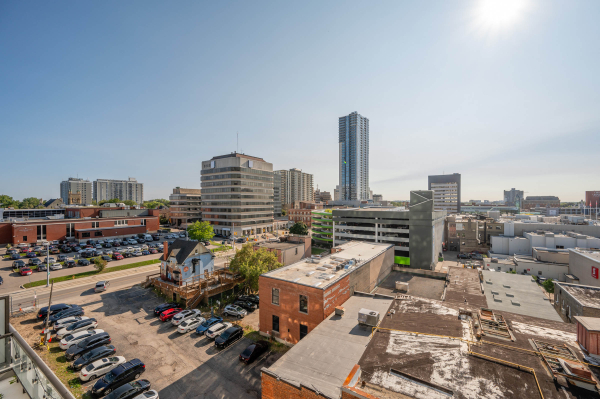 605 55 Duke St W Kitchener 