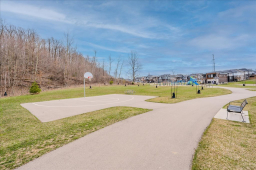33 600 Benninger Dr Kitchener 